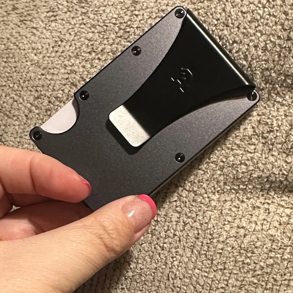Ridge Metal Wallet with Accessories